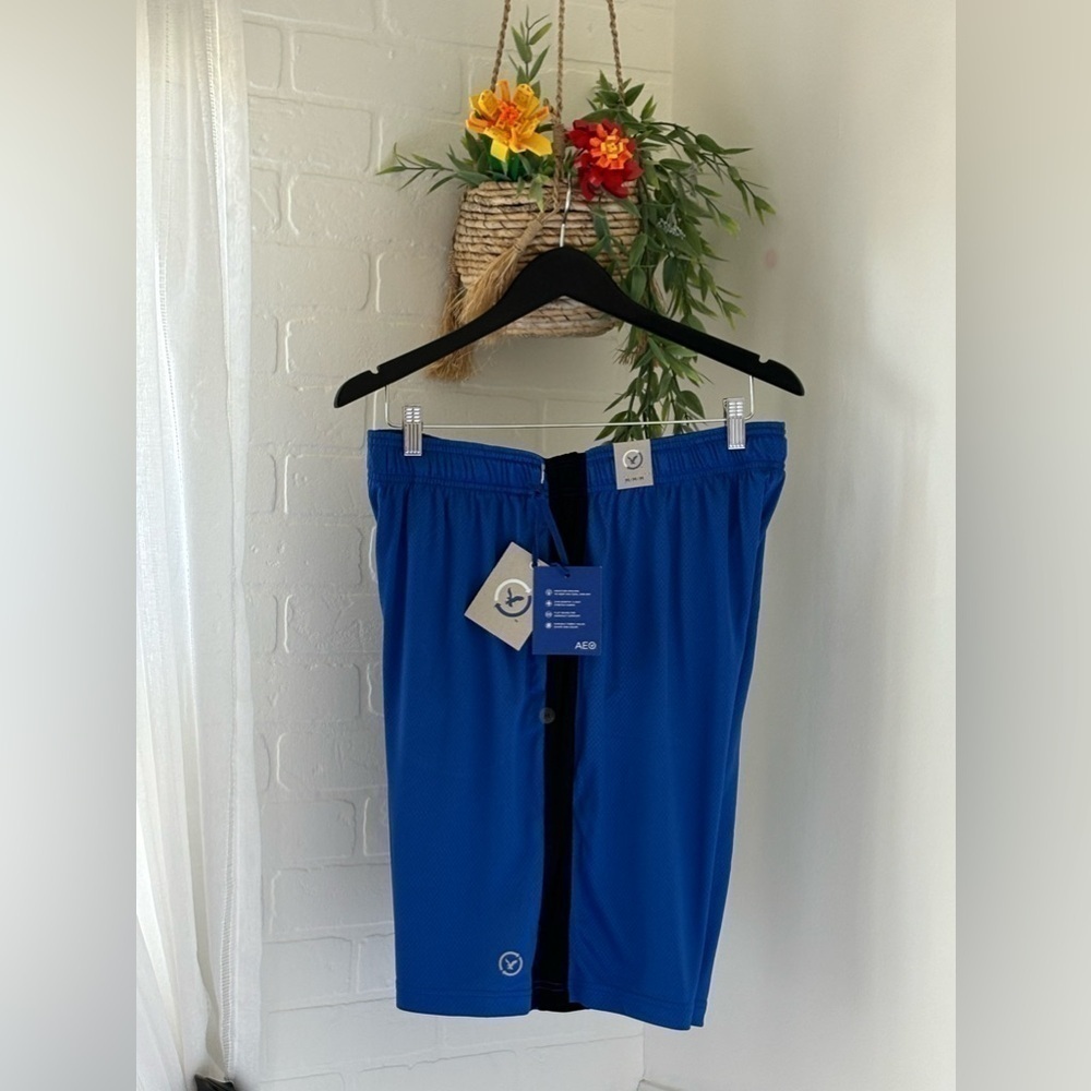 NWT  American Eagle Gym/Workout Shorts Men’s Med Blue Black moisture wicking